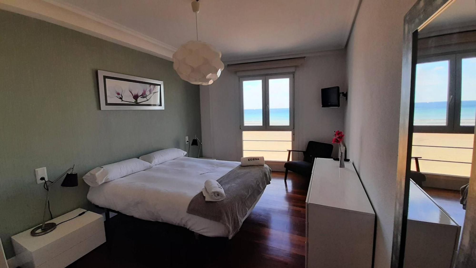 Ferienwohnung Egona - Baneru 3 Vivienda En 1 Linea De Playa Centro Ciudad Zarautz Exterior foto